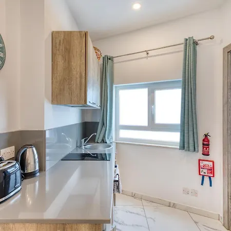 Stylish In Bay Square 3