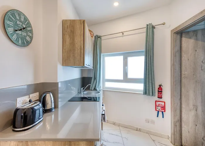 Stylish In Bay Square 3