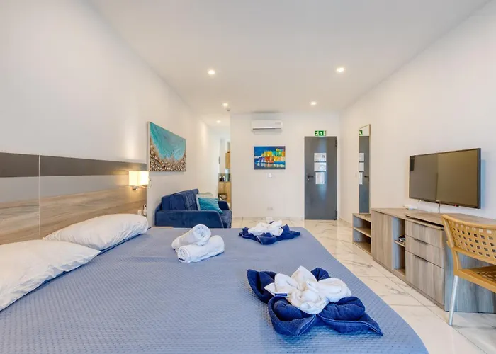 Stylish In Bay Square 3 *