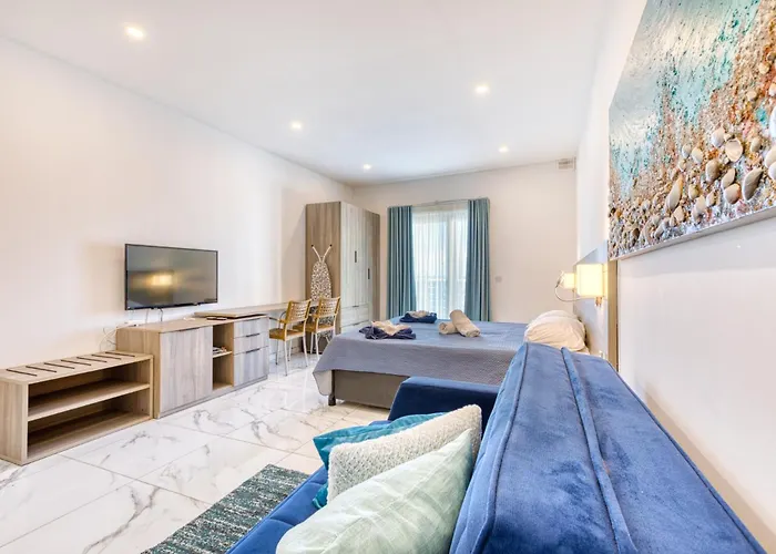 Stylish In Bay Square 3 *