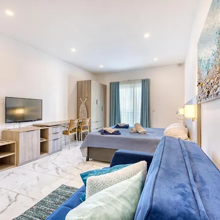 Stylish In Bay Square 3 *